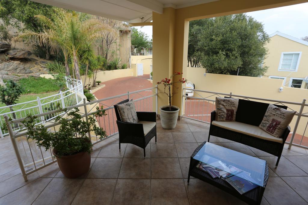 Villa Moringa Guesthouse Windhoek Exterior photo
